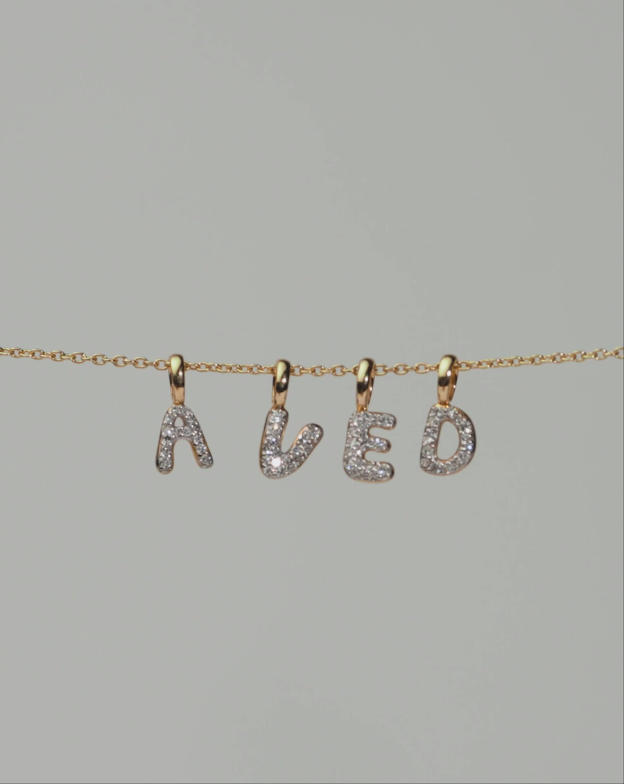 collar mini colgante de oro con inicial a de diamante fino