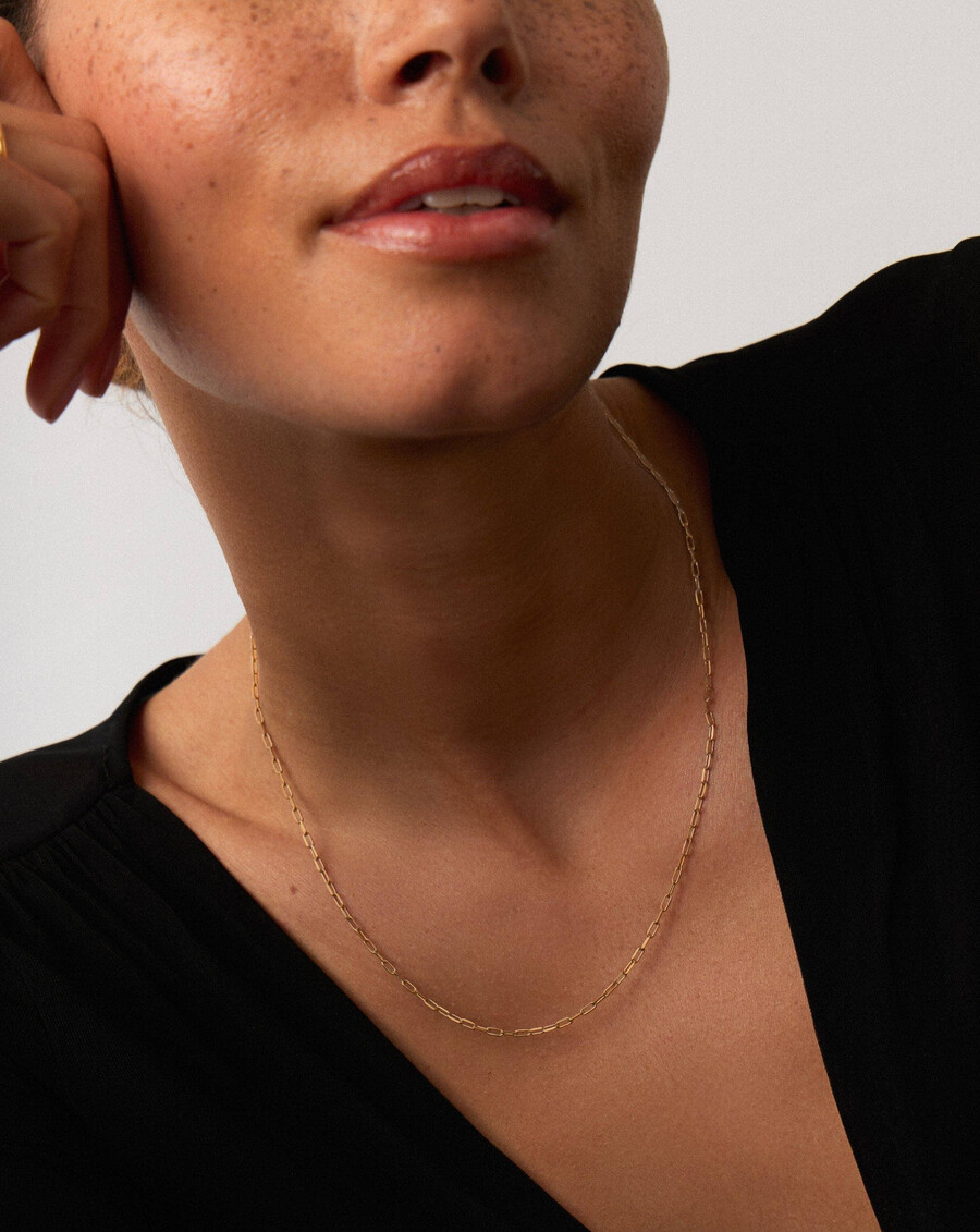 collar clásico fino con cadena de clip