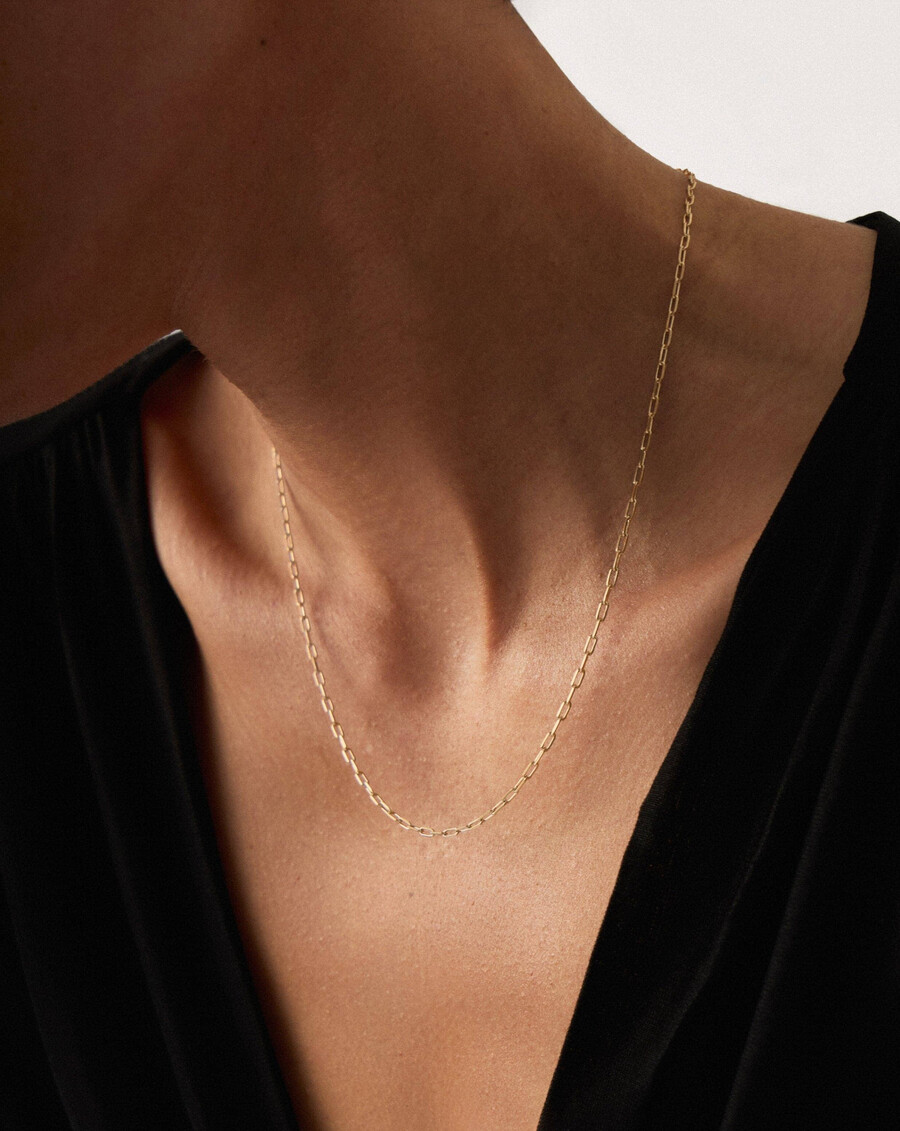 collar clásico fino con cadena de clip