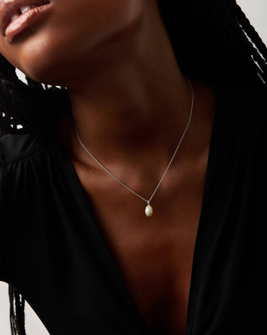 collar con colgante de perla barroca en oro blanco macizo de 14 k