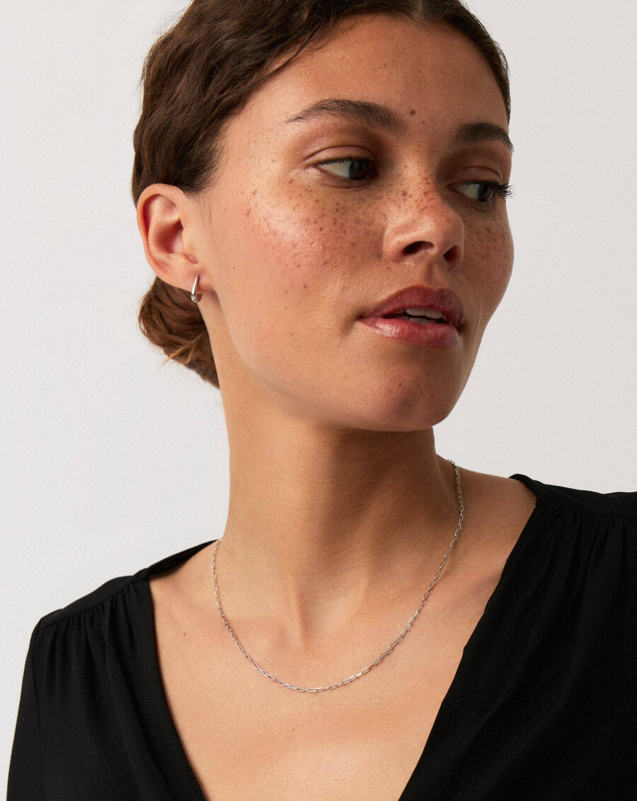 collar clásico con cadena de clip de oro blanco macizo de 14 k