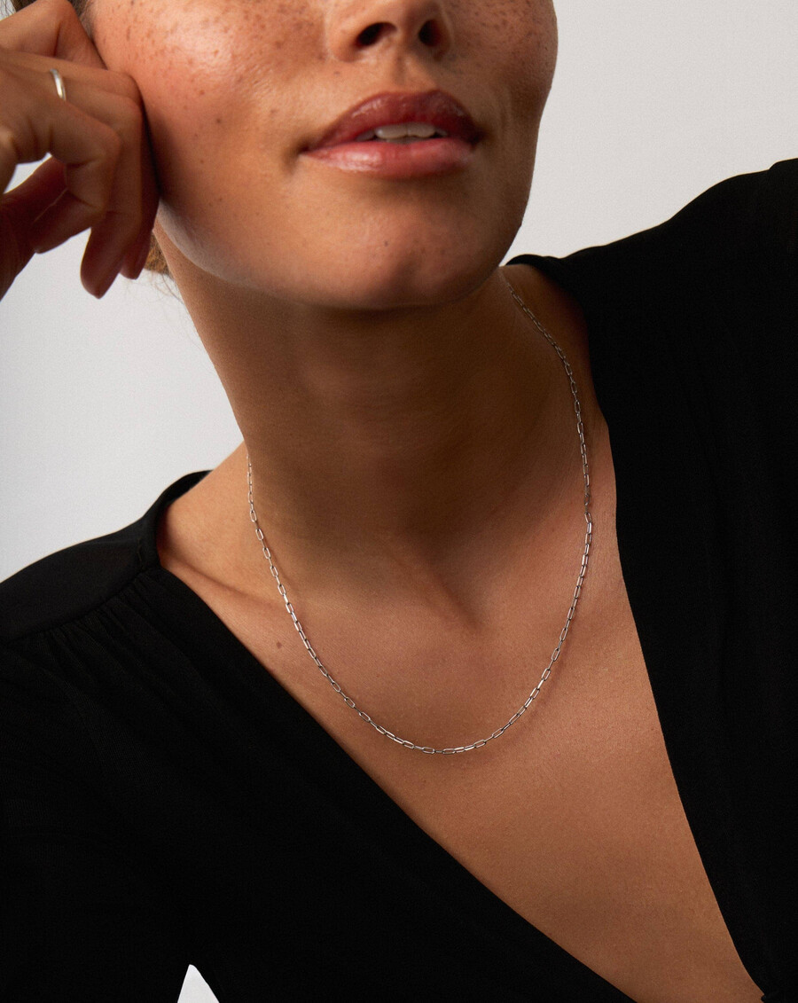 collar clásico con cadena de clip de oro blanco macizo de 14 k