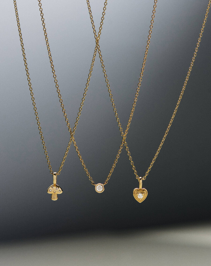 collar con mini colgante de corazón de diamantes en oro macizo de 14 k