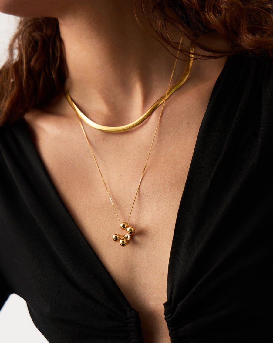 collar con colgante grande de átomo