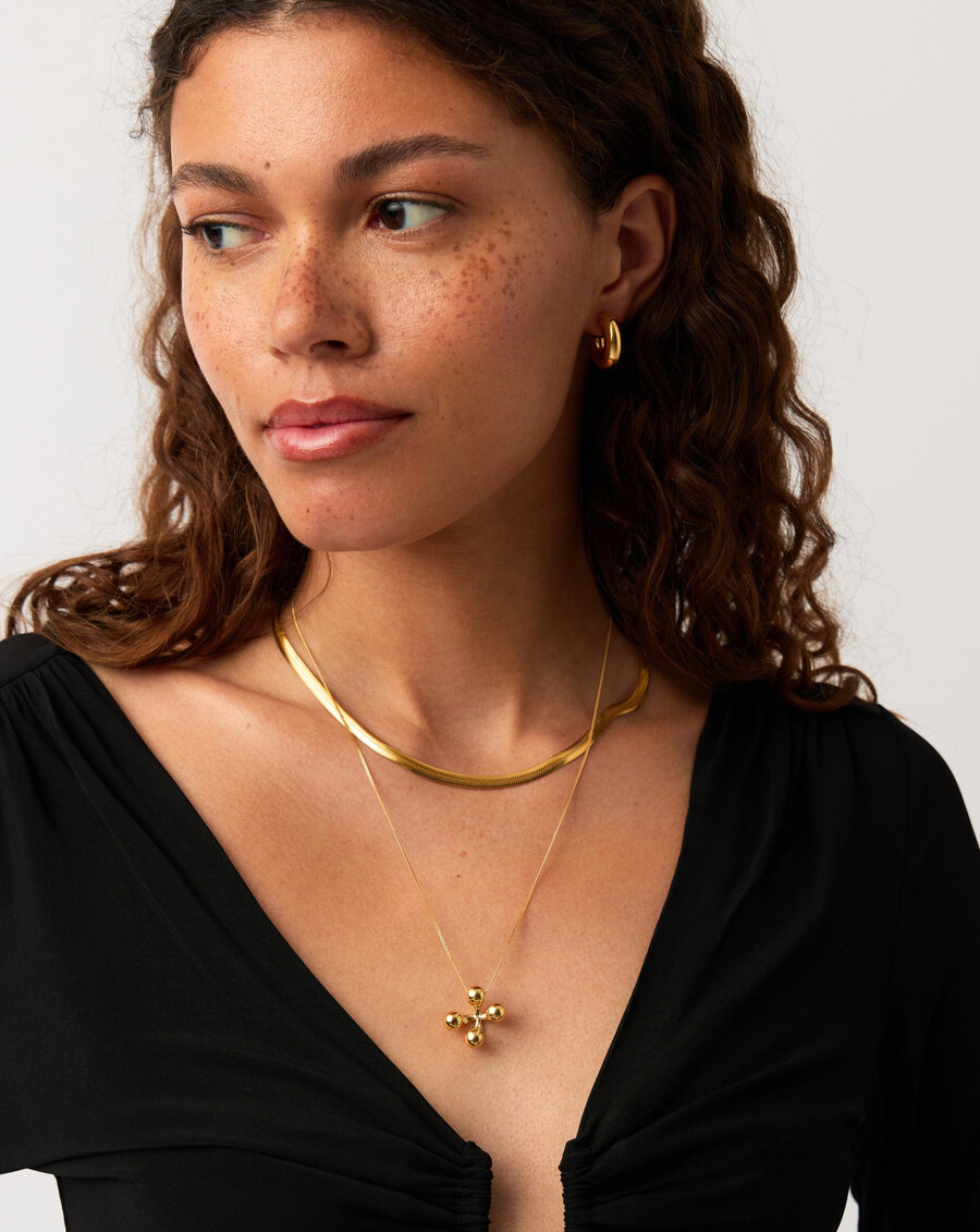 collar con colgante grande de átomo
