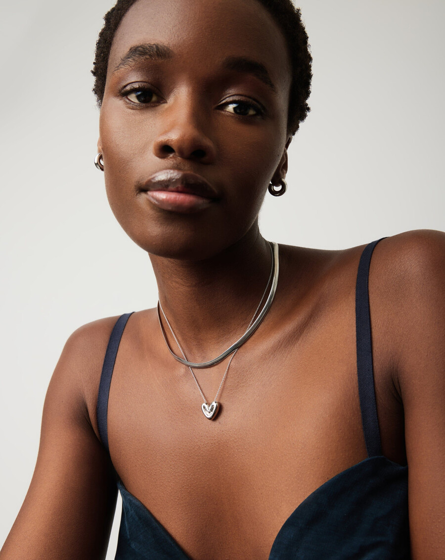 collar con colgante de corazón hinchado