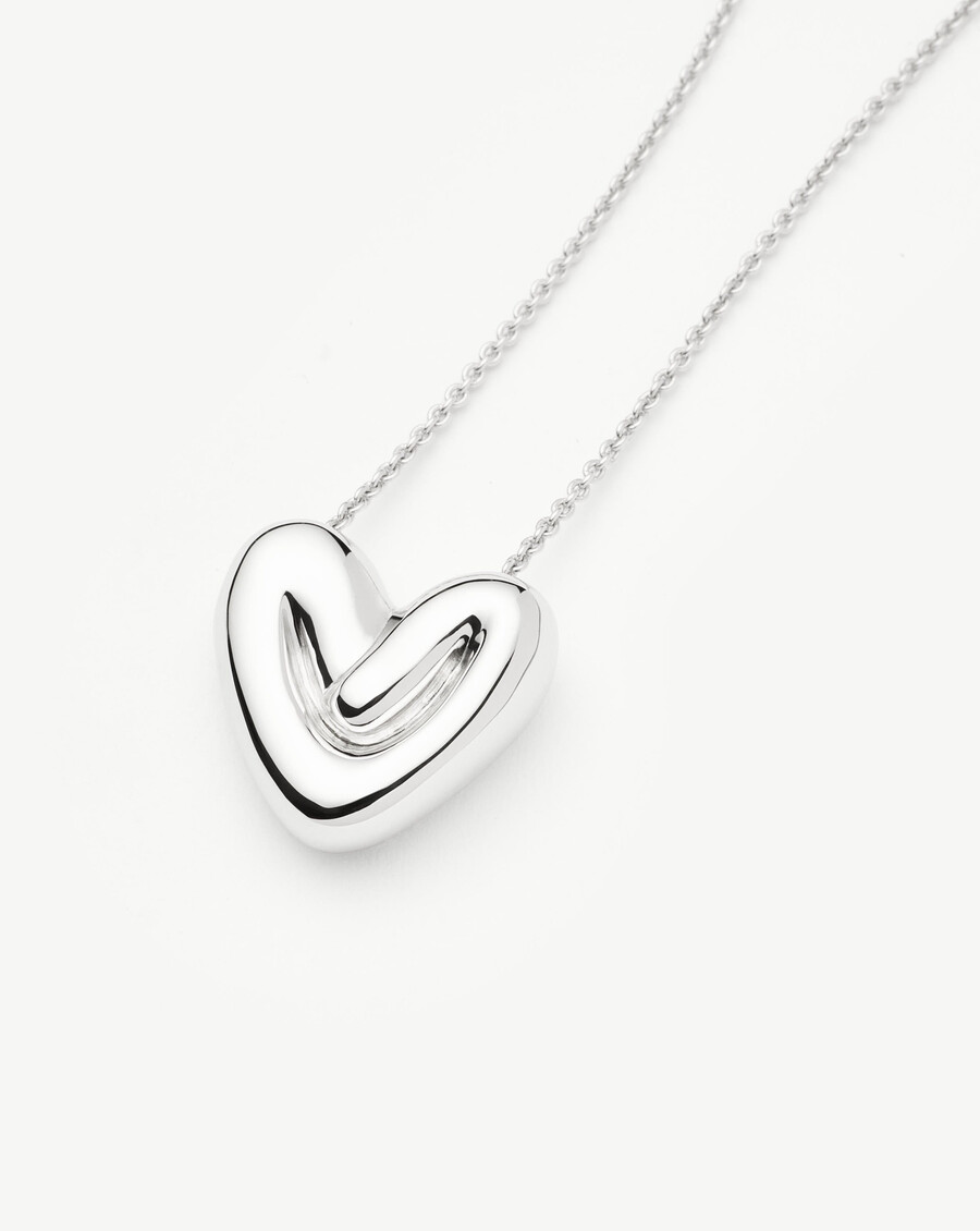 collar con colgante de corazón hinchado