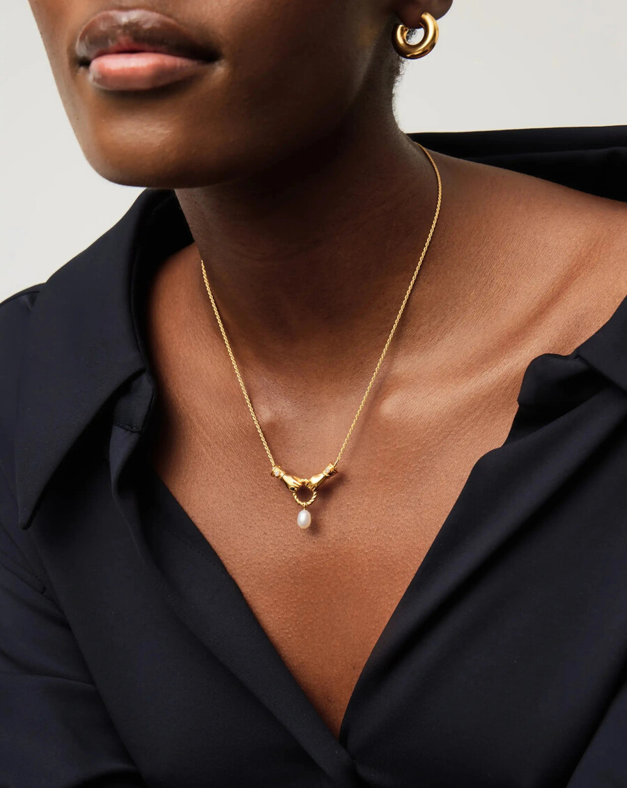 collar con colgante de gota en buenas manos de harris reed