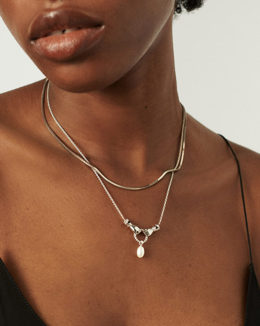 collar con colgante de gota en buenas manos de harris reed