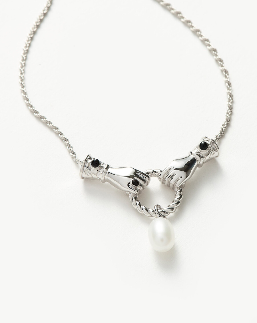 collar con colgante de gota en buenas manos de harris reed
