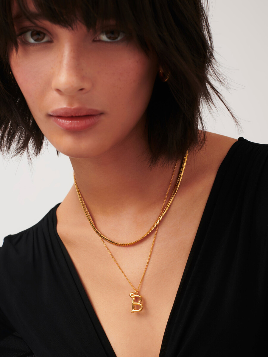 collar con colgante de inicial fundida rizada - b