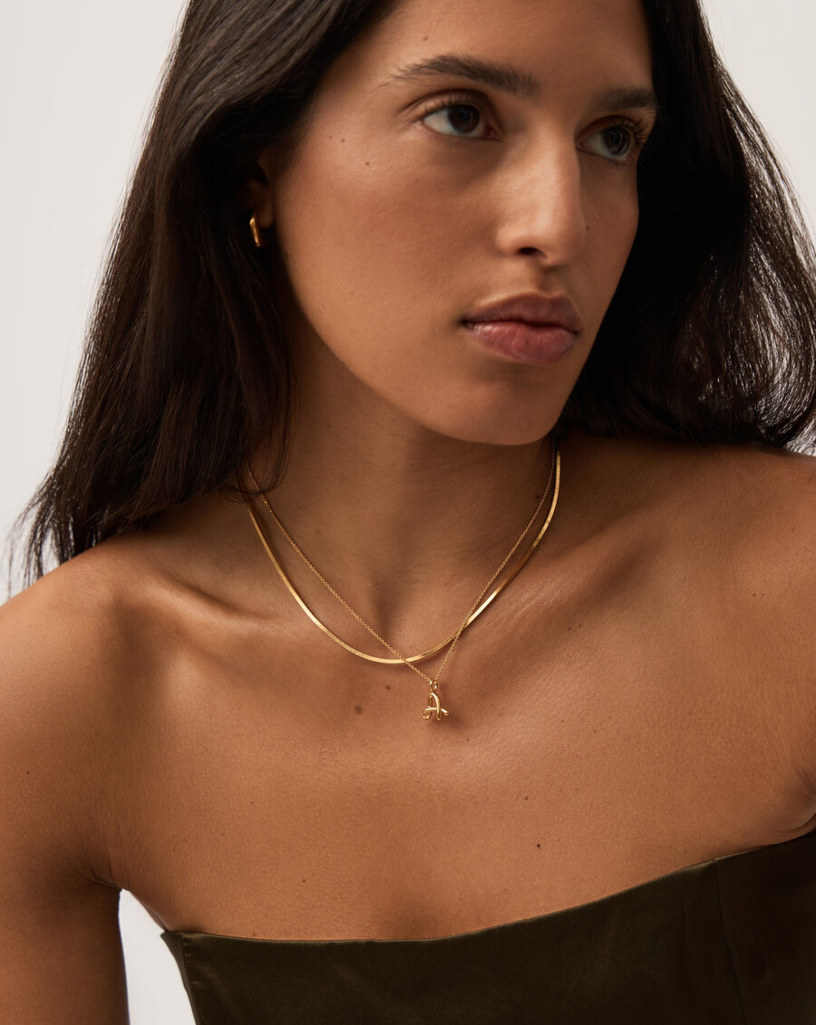 collar con inicial rizada de oro fundido mini - a