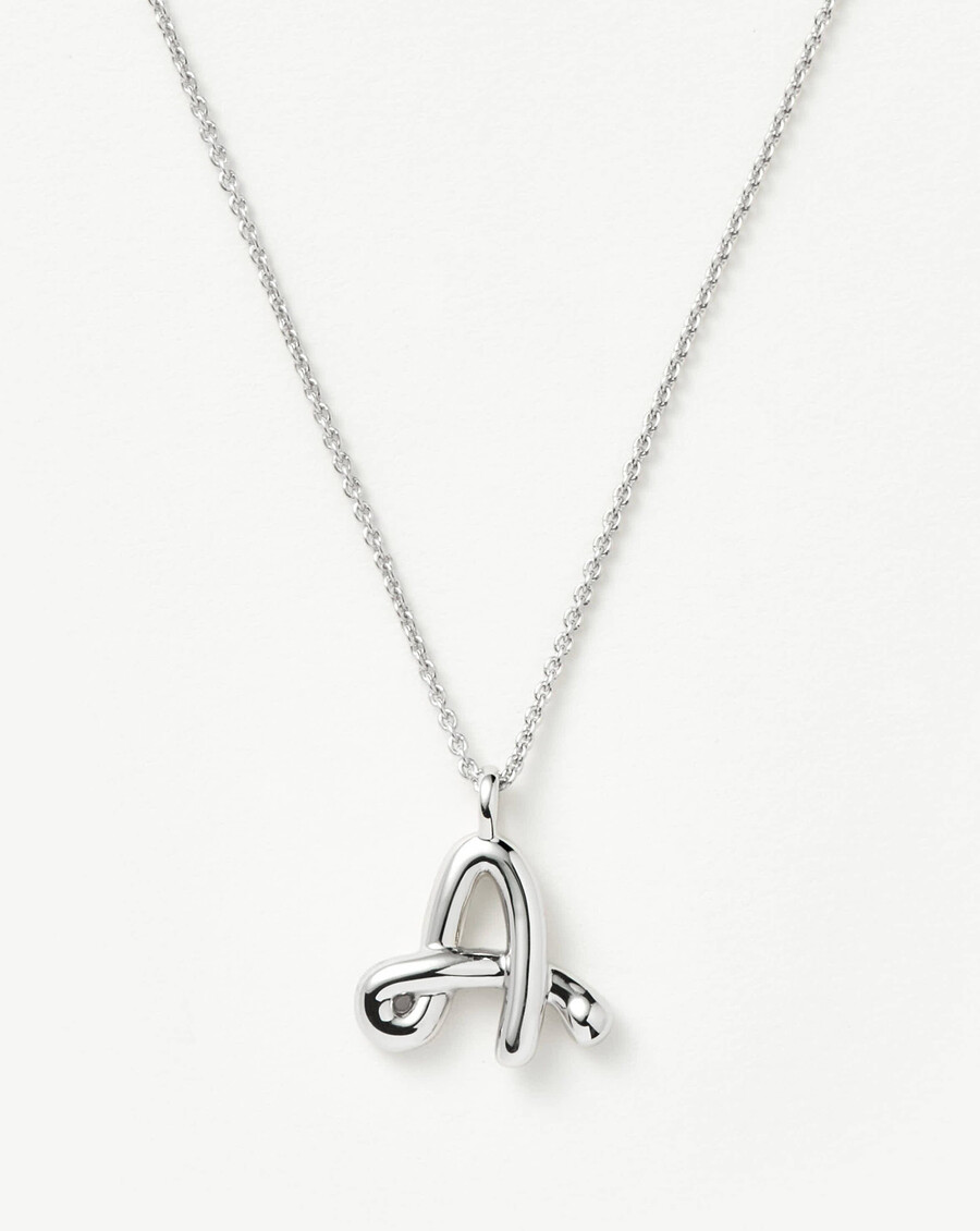 collar colgante de plata con inicial a fundida rizada