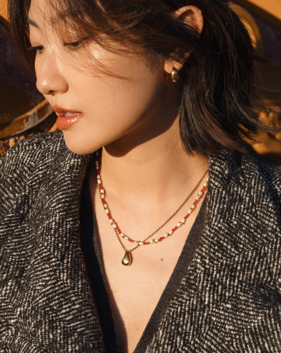 collar de perlas savi seed - cuarzo rojo y perla