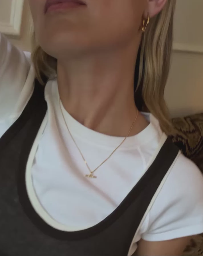collar con colgante de piedra en forma de t de lucy williams