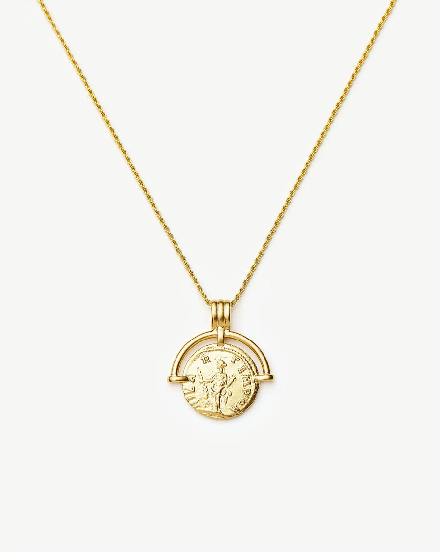 collar largo de oro con moneda de arco romano grabable de lucy williams