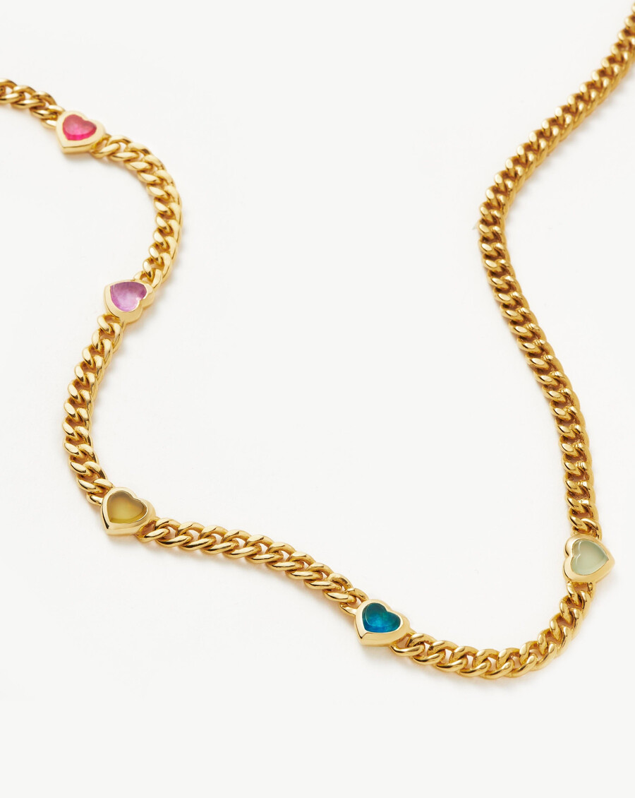 collar con dije de corazón de gelatina y piedras preciosas barbiecore