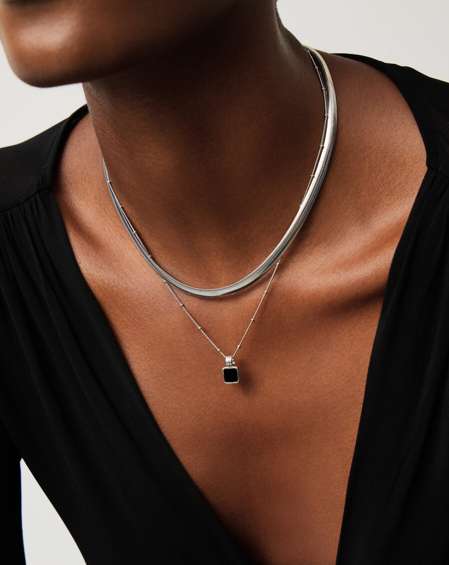 collar cuadrado de ónix negro de lucy williams