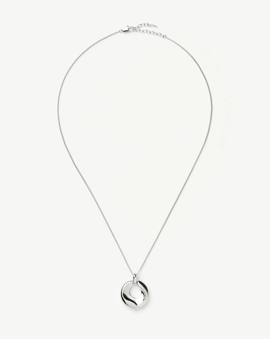 collar con colgante de plata fundida con cresta escultural