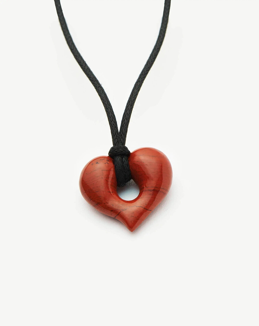 collar de cordón con colgante de corazón fundido