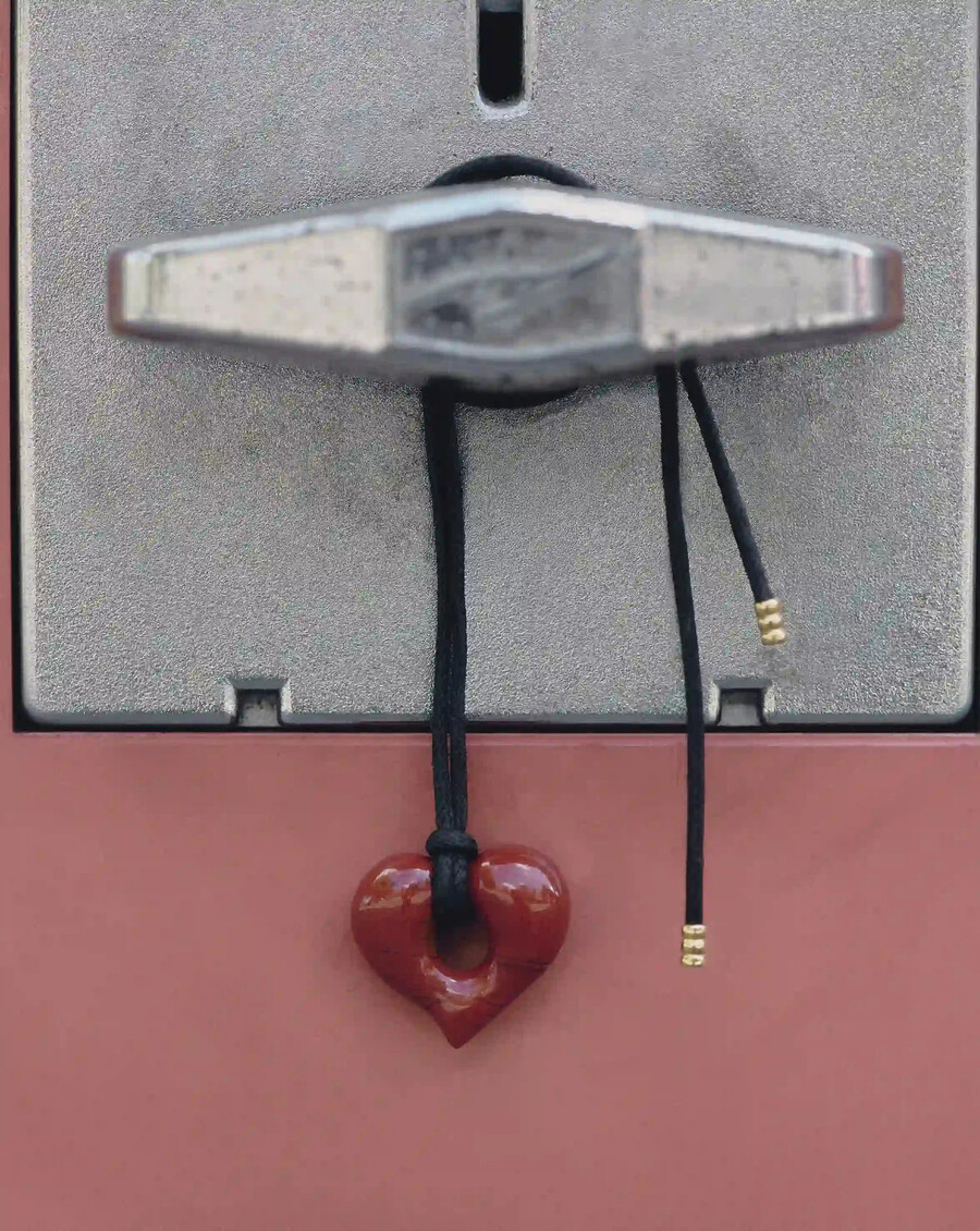 collar de cordón con colgante de corazón fundido