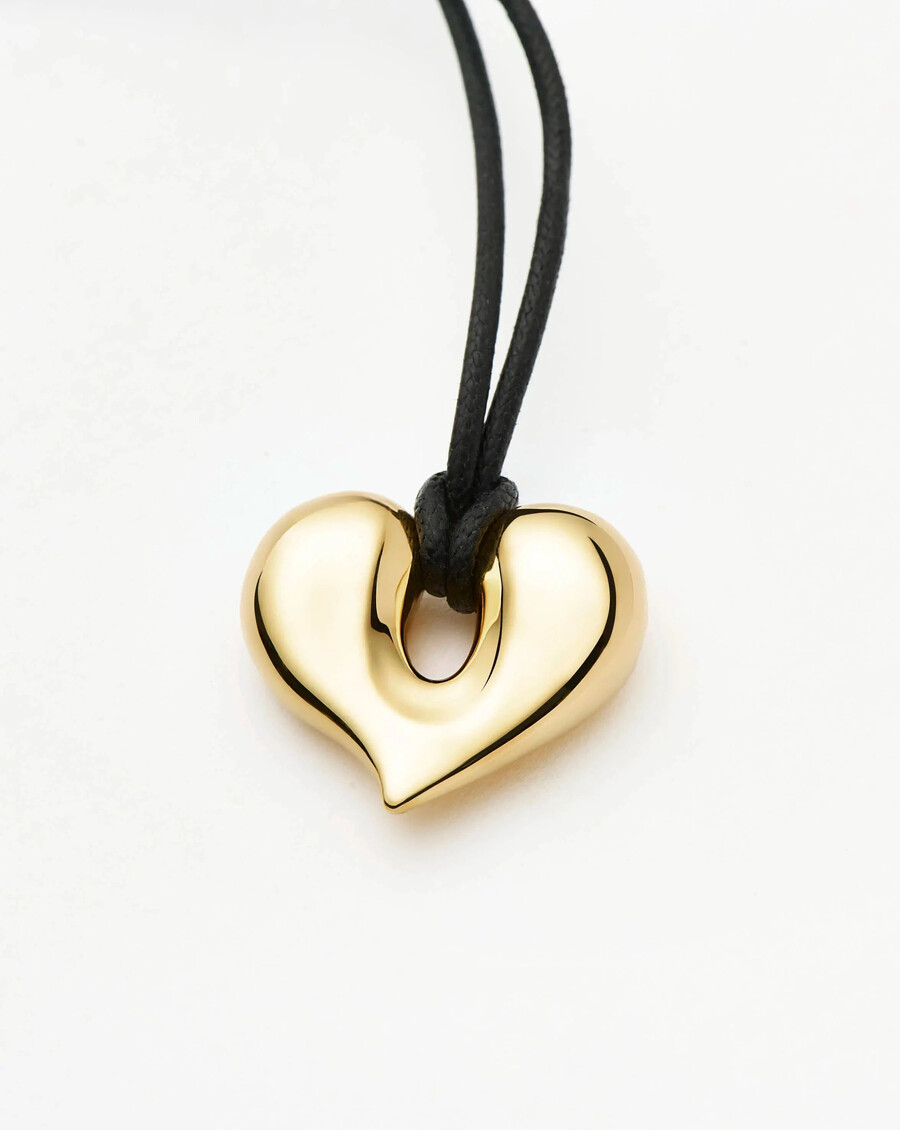 collar con cordón colgante de oro con corazón fundido