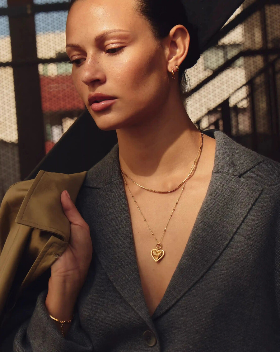 collar con dije de corazón de cresta