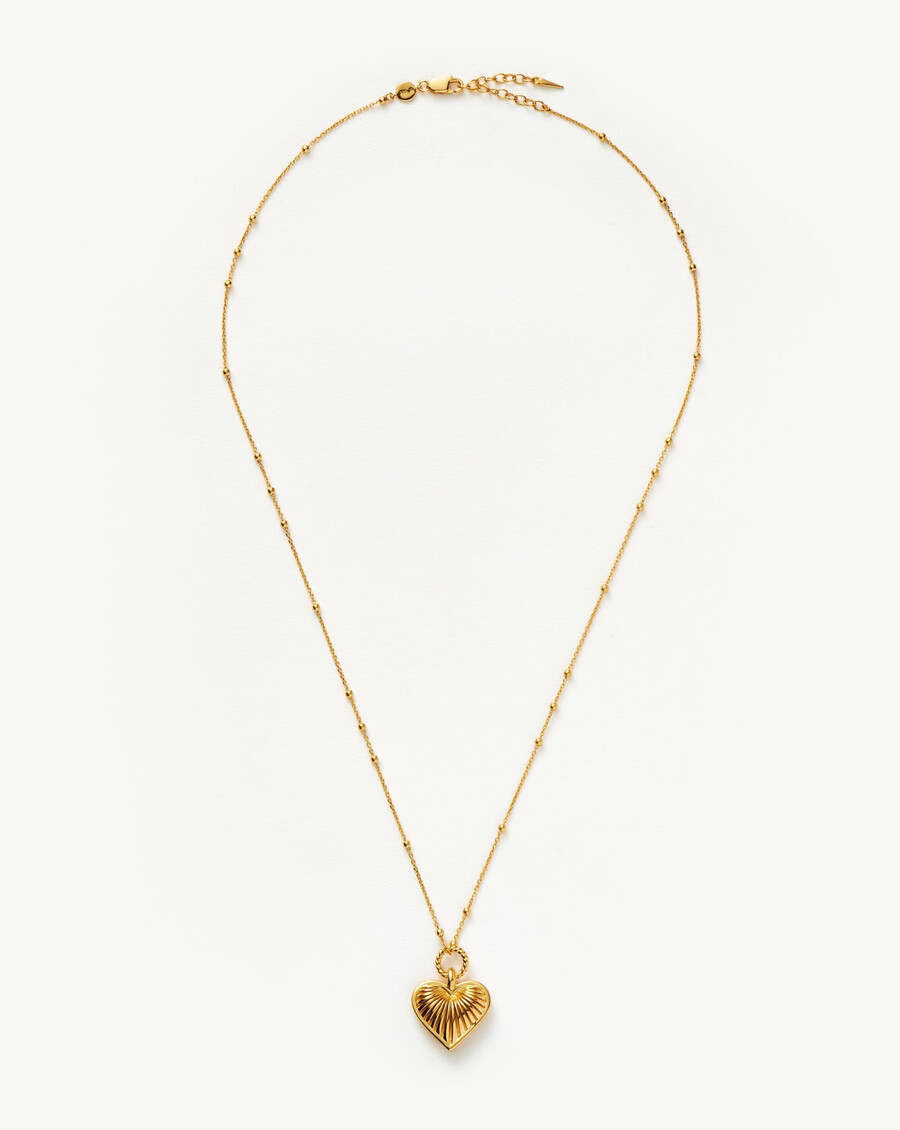 collar con dije de corazón de cresta