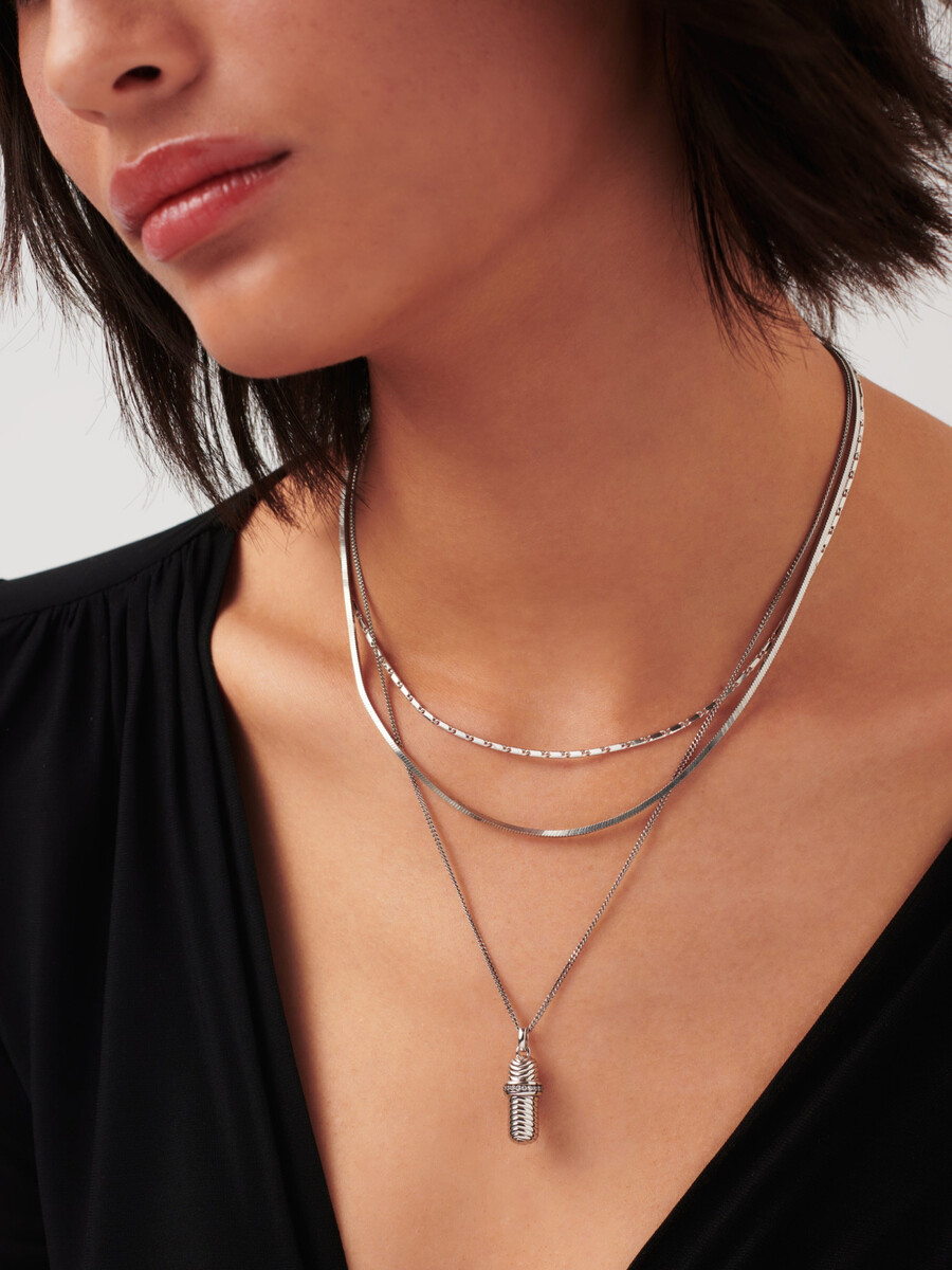 collar colgante de plata con mensaje en una botella