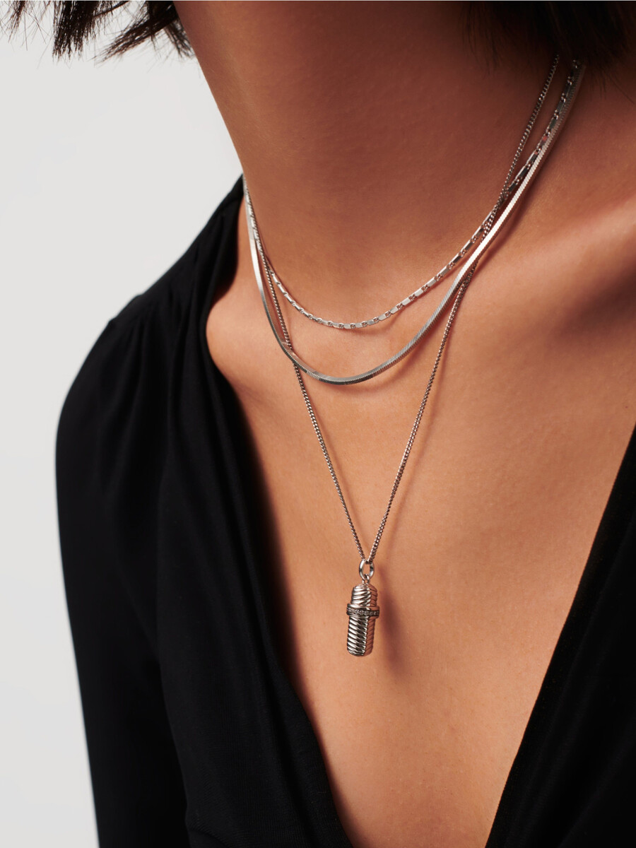 collar colgante de plata con mensaje en una botella