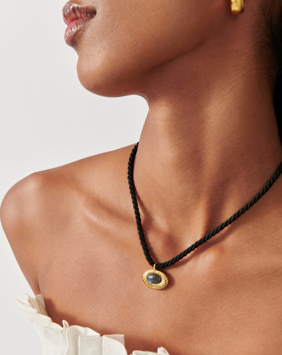 collar de cordón de piedras preciosas de caspia con cresta ondulada