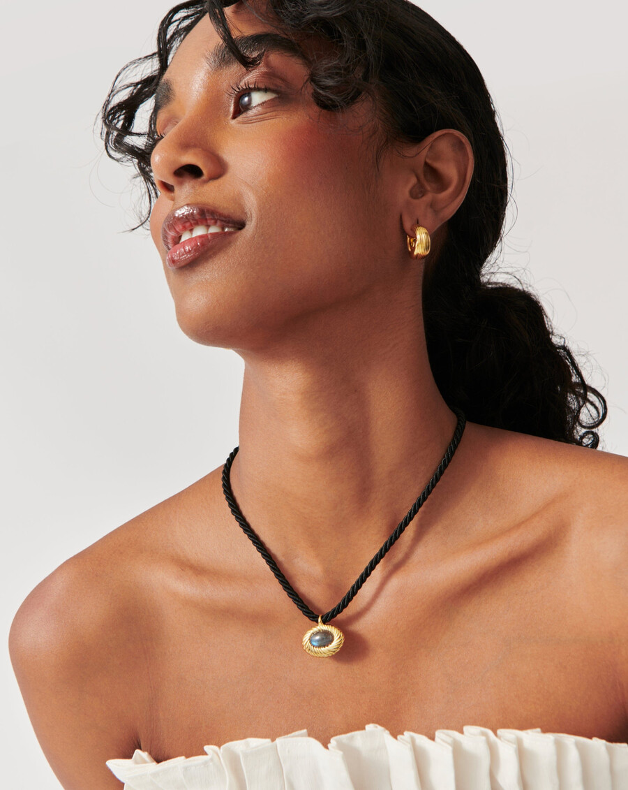 collar de cordón de piedras preciosas de caspia con cresta ondulada