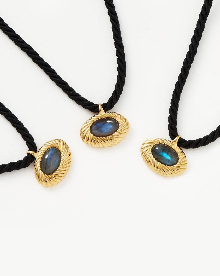 collar de cordón de piedras preciosas de caspia con cresta ondulada