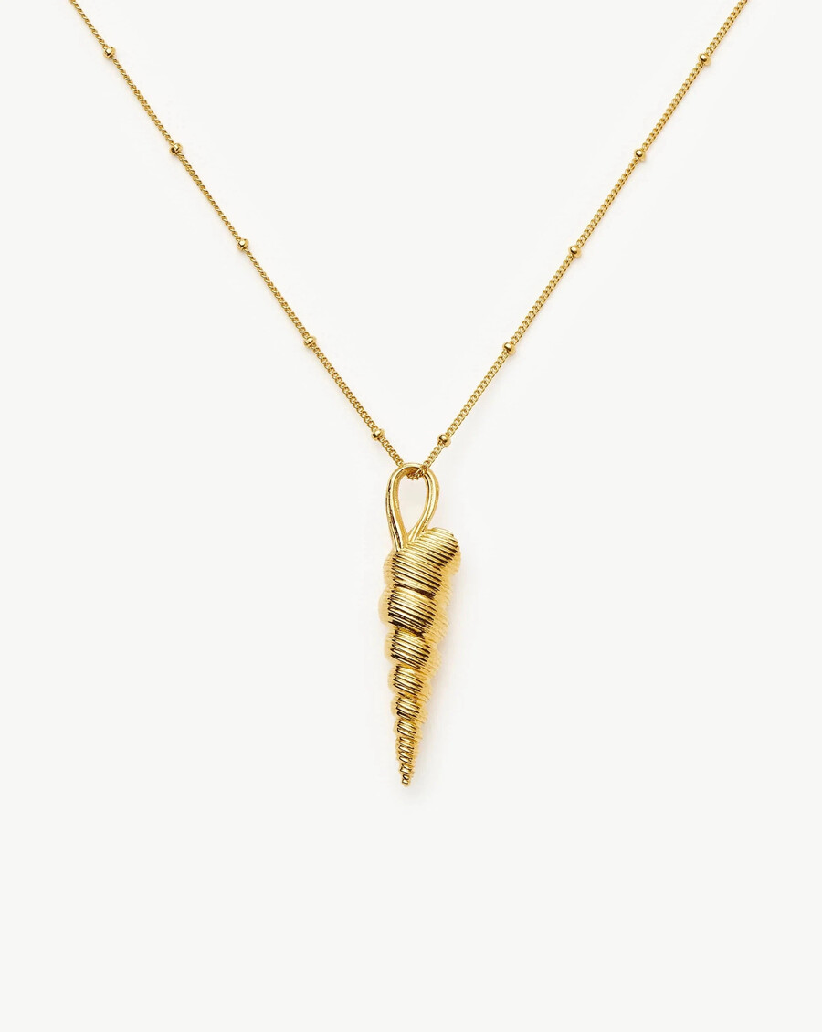 collar con colgante de cresta de concha