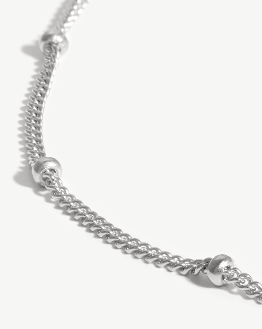 collar de cadena larga con borlas