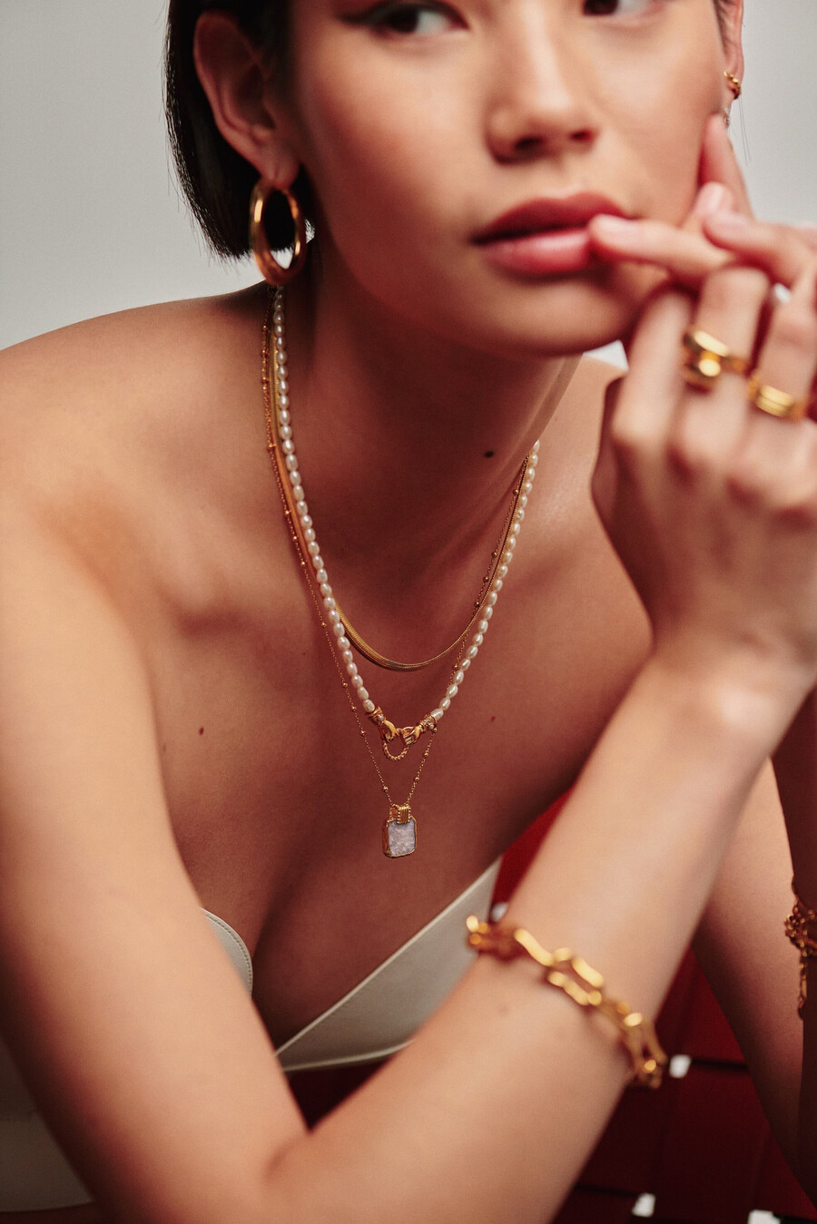 collar con dije lena - chapado en oro de 18 quilatespiedra lunar arcoíris