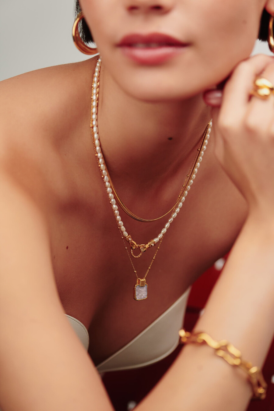 collar con dije lena - chapado en oro de 18 quilatespiedra lunar arcoíris