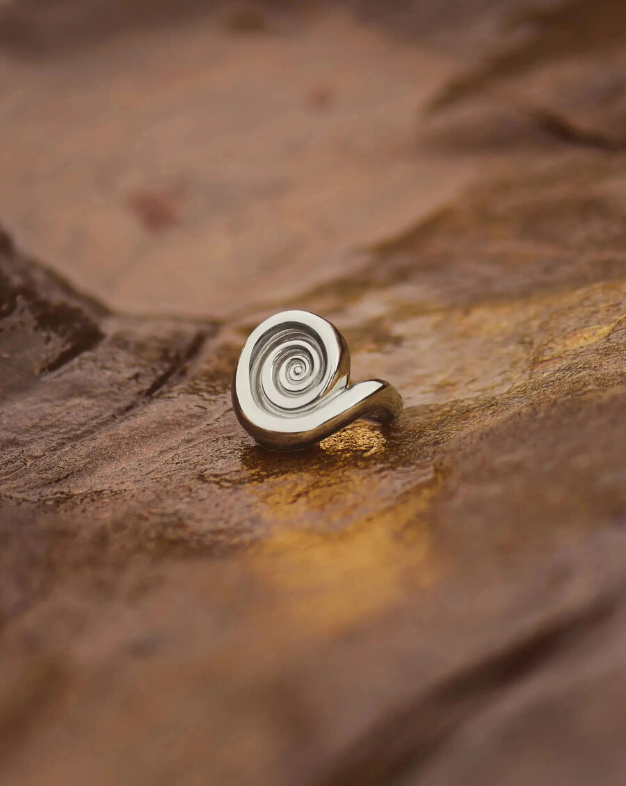 anillo con declaración en espiral - plata