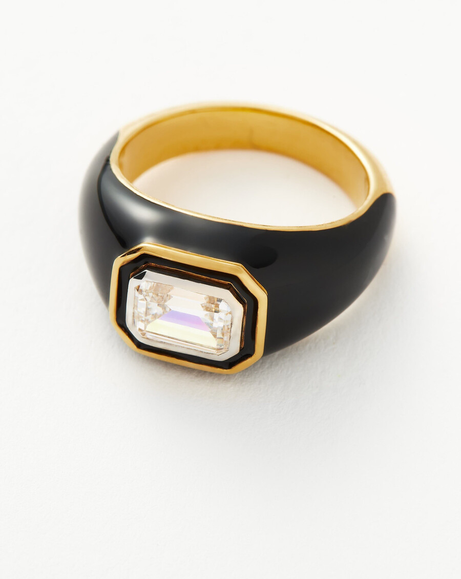 anillo con diseño de cúpula de esmalte y piedra