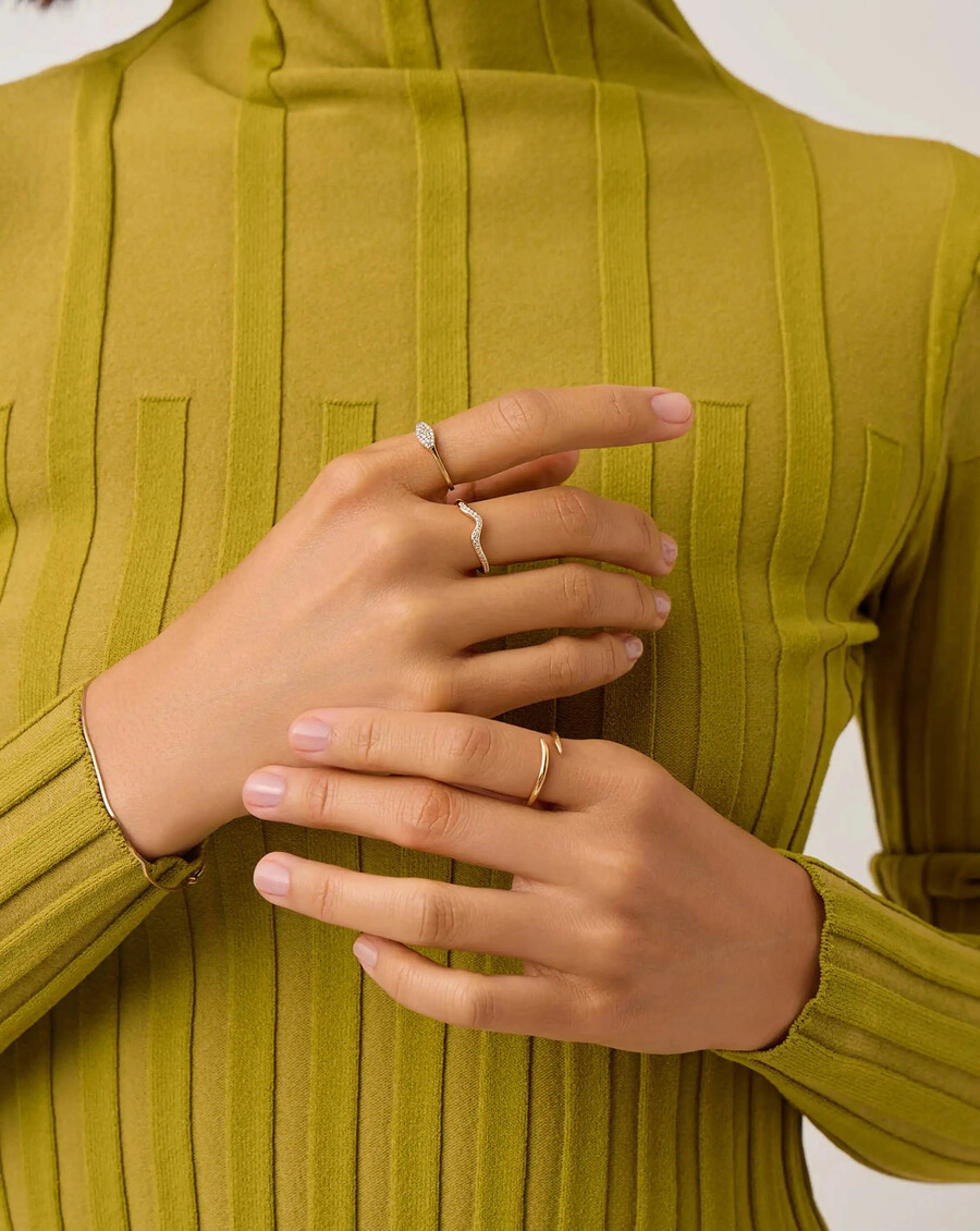 anillo apilable de diamantes en oro macizo de 14 k molten snow