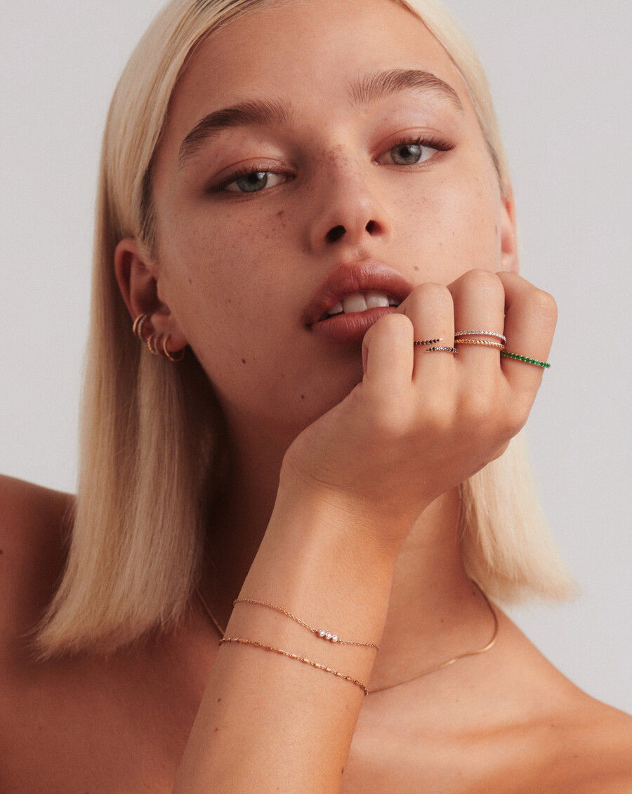 anillo de eternidad de media esmeralda en oro macizo de 14 k