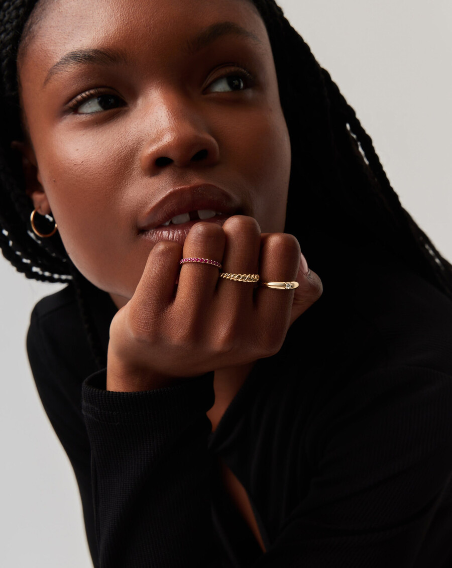anillo de rubí de media eternidad en oro macizo de 14 k