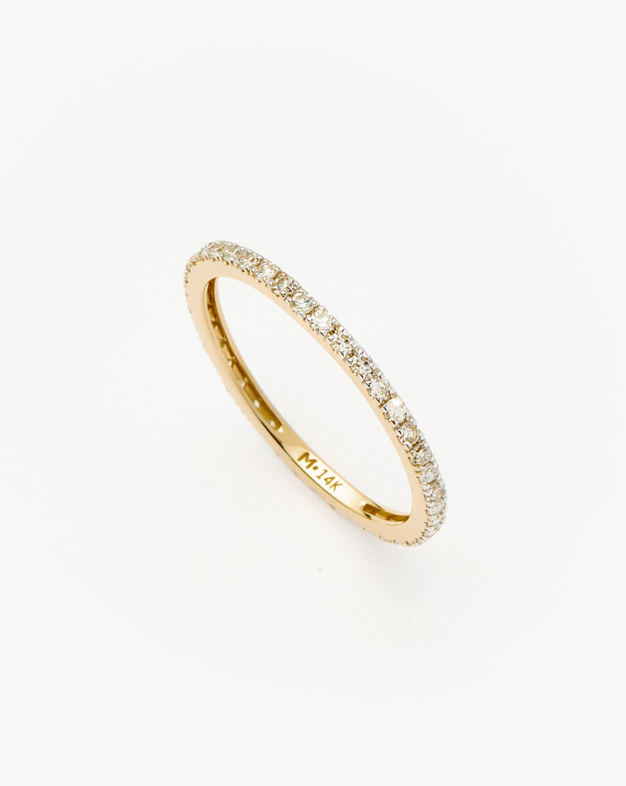 anillo de eternidad fino y delgado