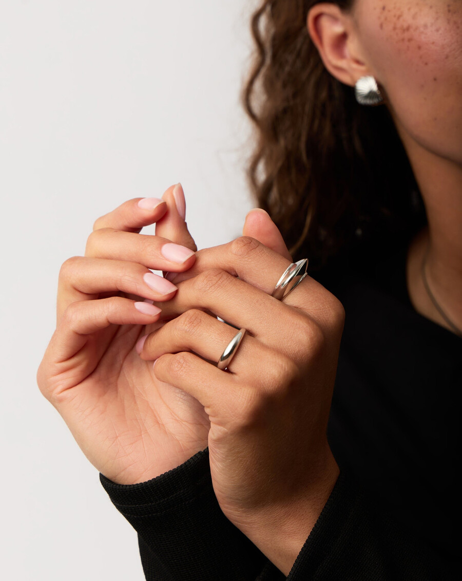 anillo apilable hera dome - plata de ley