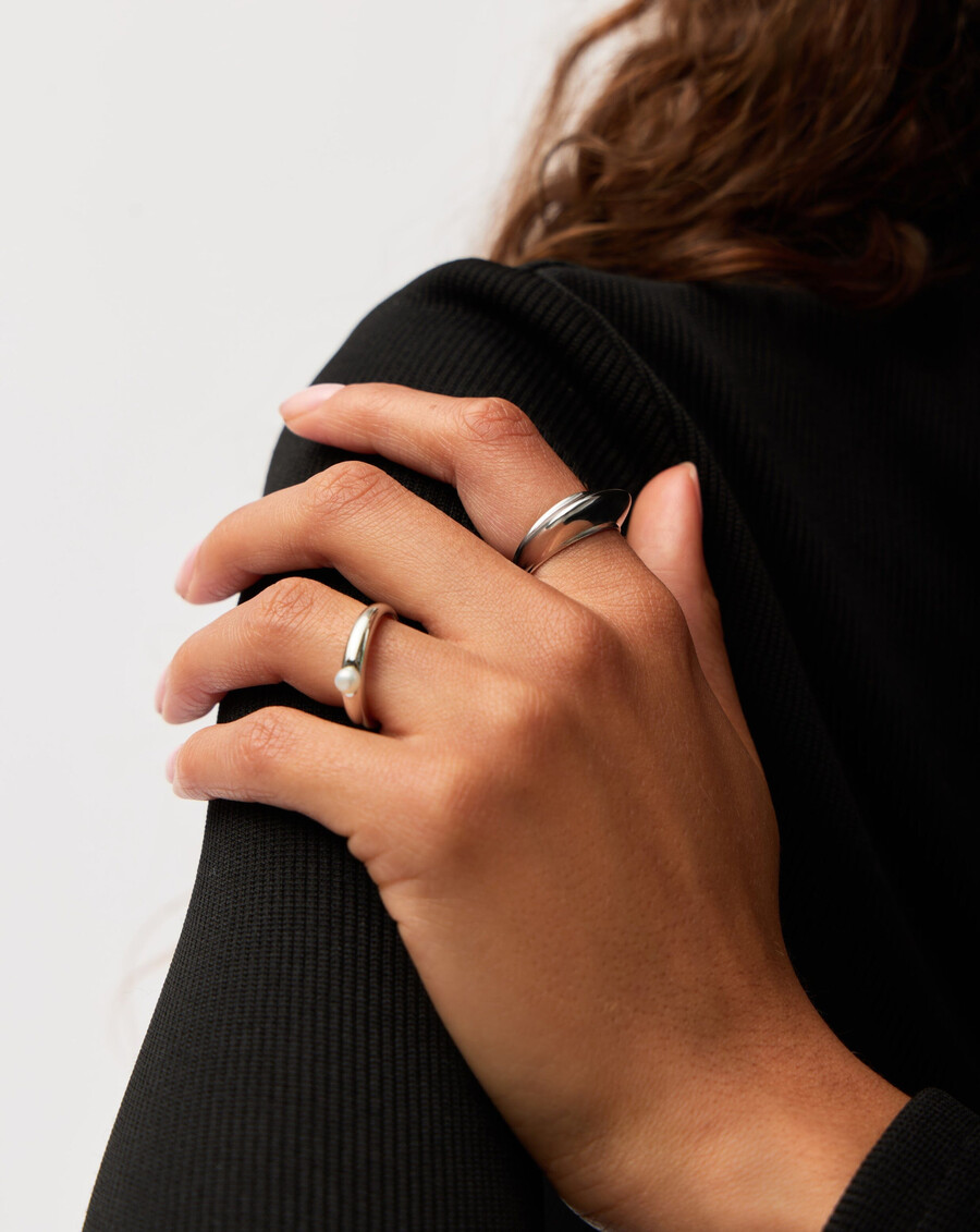 anillo apilable hera dome - plata de ley