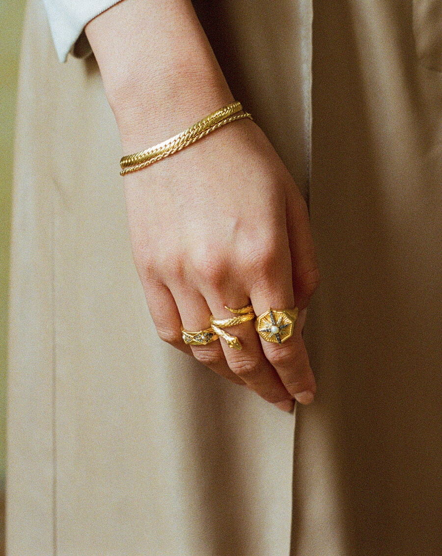 anillo de serpiente enrollada harris reed - chapado en oro de 18 k