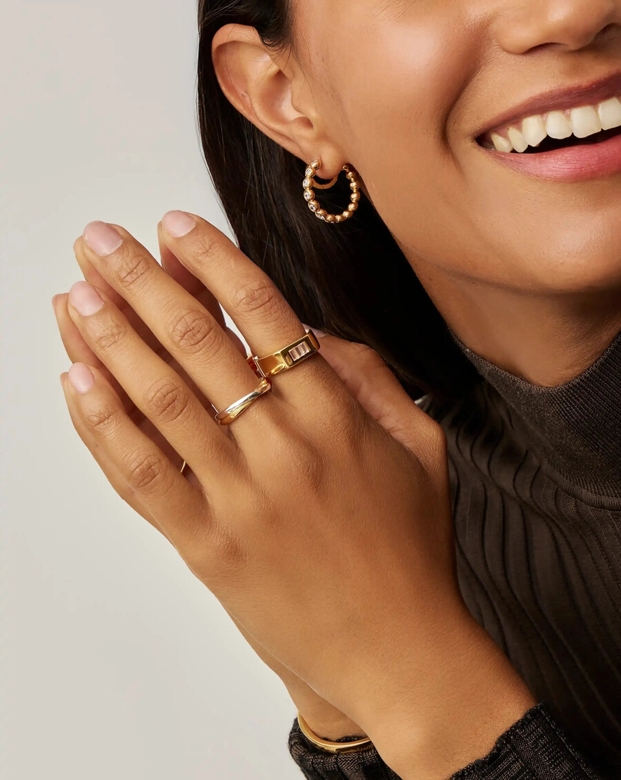 anillo lucy williams de triple piedra - oro
