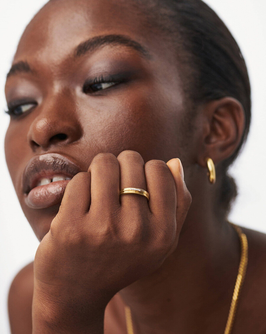anillo de cresta pavimentada de lucy williams