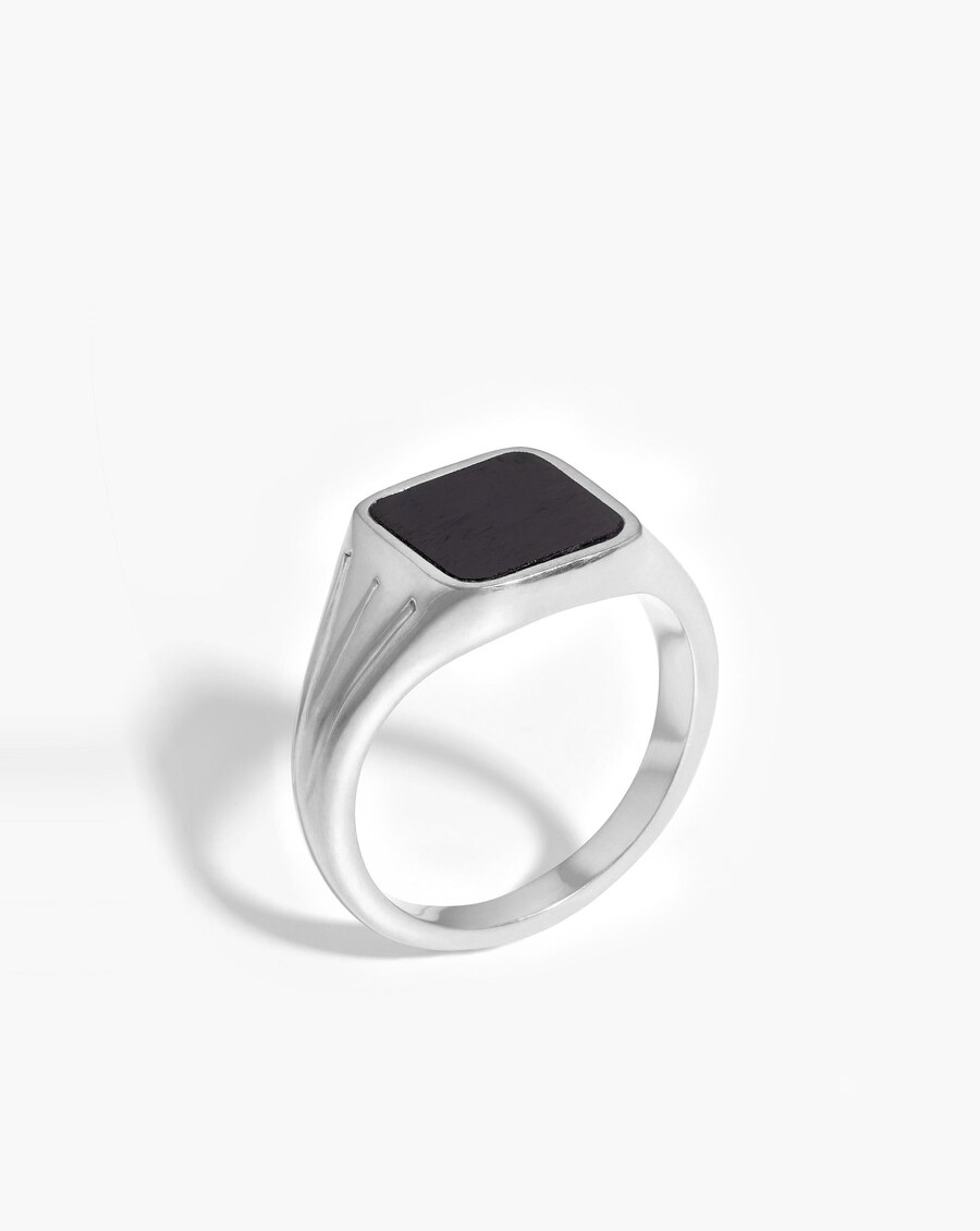 anillo de sello cuadrado de lucy williams