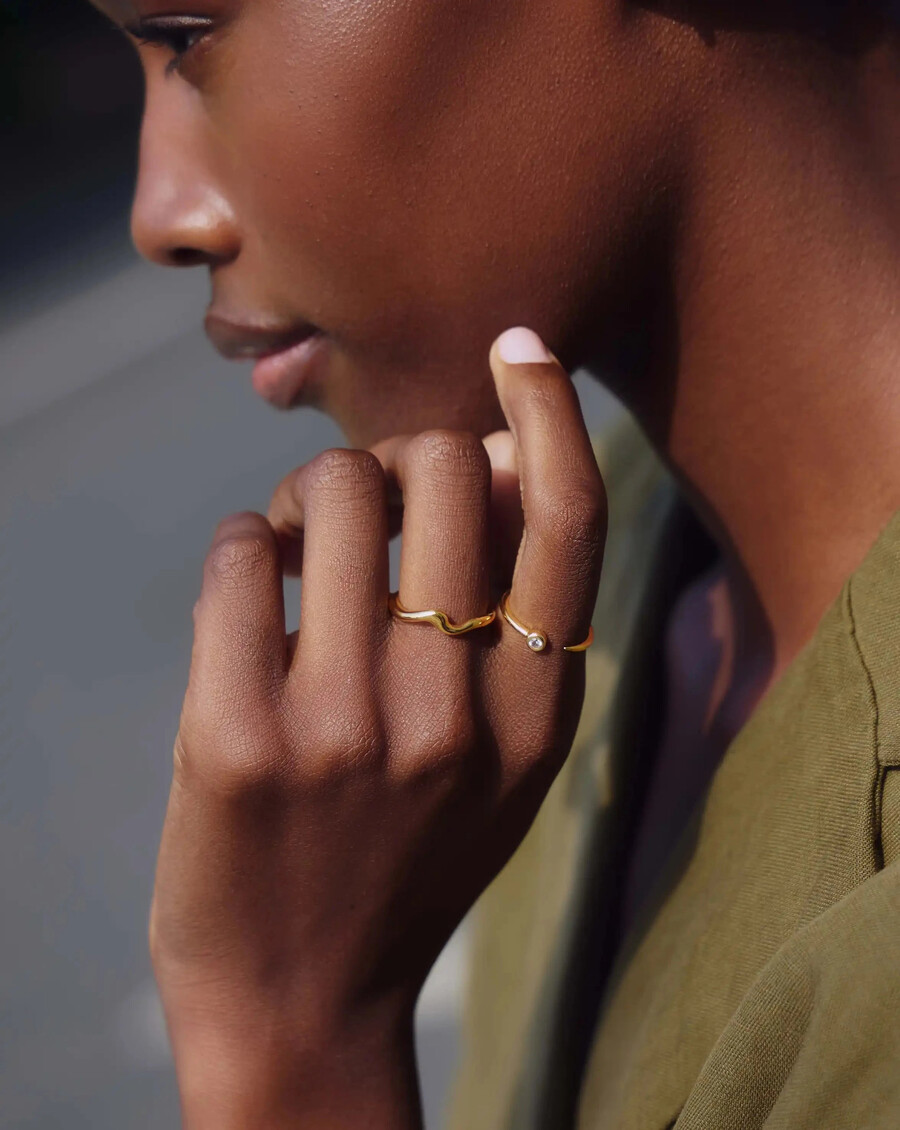 anillo apilable molten wave - oro vermeil de 18 k
